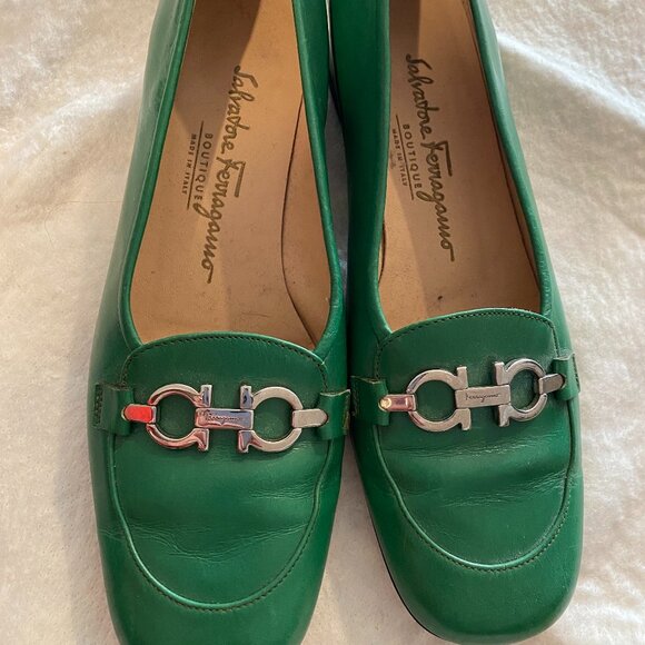Salvatore Ferragamo beautiful size 7.5 B emerald green loafers. - Picture 1 of 4